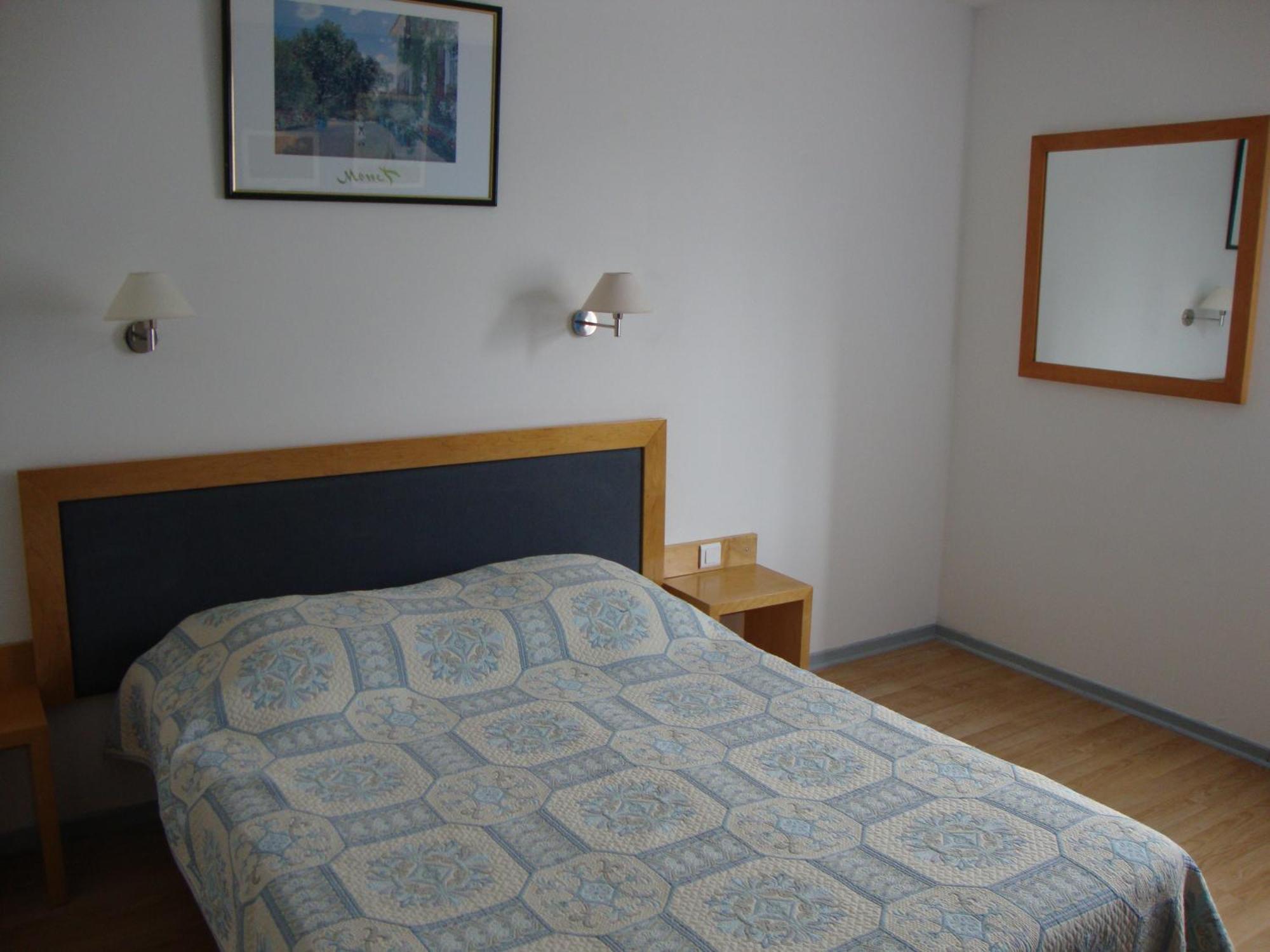 Hotel Au Petit Languedoc Lourdes Room photo