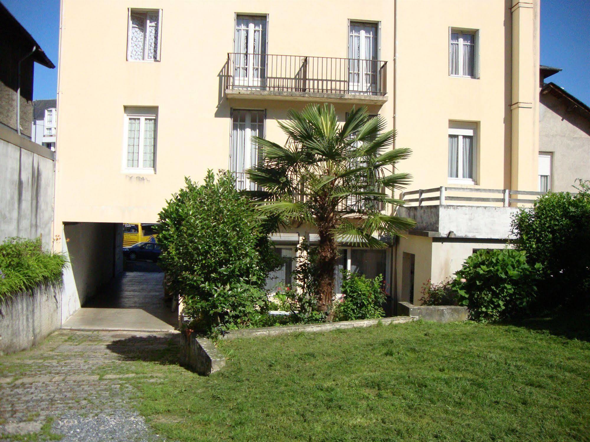 Hotel Au Petit Languedoc Lourdes Exterior photo
